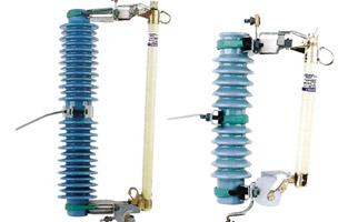 雷爾沃電器有限公司以高壓電器產(chǎn)品作為自己的核心產(chǎn)業(yè)，以產(chǎn)品設計為主導，主要研發(fā)生產(chǎn)戶(hù)內外高壓真空斷路器，高壓負荷開(kāi)關(guān)，隔離開(kāi)關(guān)，熔斷器，互感器，避雷器，接地開(kāi)關(guān)，六氟化硫開(kāi)關(guān)等產(chǎn)品。產(chǎn)品廣泛應用于各等級電網(wǎng)，風(fēng)能發(fā)電廠(chǎng)，太陽(yáng)能發(fā)電廠(chǎng)，核電，水電等領(lǐng)域。今天雷爾沃作為高壓熔斷器的生產(chǎn)廠(chǎng)家來(lái)告訴你：高壓熔斷器型號含義及組成，讓你對高壓熔斷器有個(gè)新的認識。